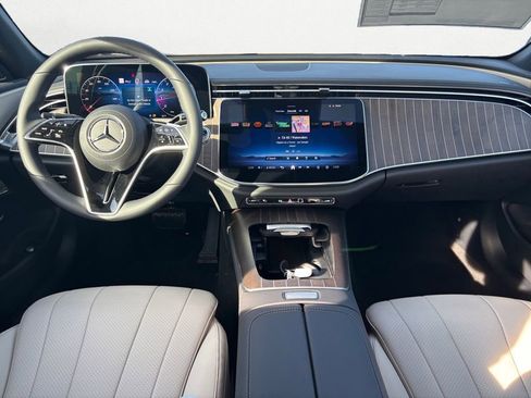 New 2026 Mercedes-Benz E 350 4MATIC Sedan image 9