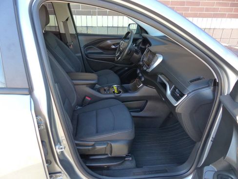 Used 2024 GMC Terrain SLE w/ Driver Convenience Package image 42