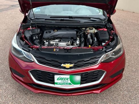 Used 2018 Chevrolet Cruze LT image 11