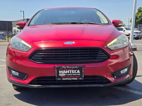 Used 2017 Ford Focus SE FWD image 2