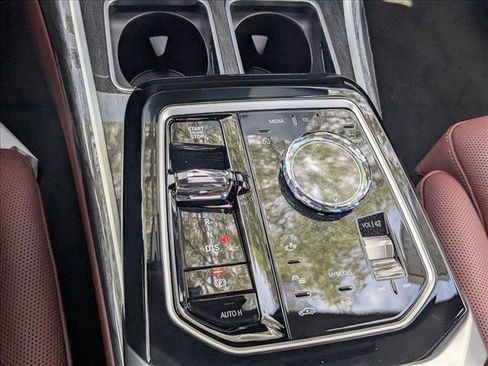 New 2026 BMW 750e xDrive image 12