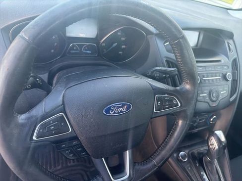 Used 2016 Ford Focus SE w/ SE Winter Package FWD image 11