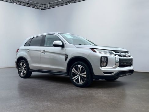 Used 2020 Mitsubishi Outlander Sport ES image 3