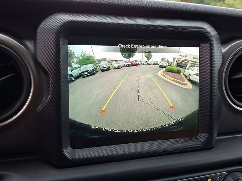 Used 2023 Jeep Wrangler Unlimited w/ Cold Weather Group AWD/4WD image 18
