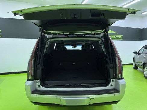 Used 2018 Cadillac Escalade ESV Luxury AWD/4WD image 9