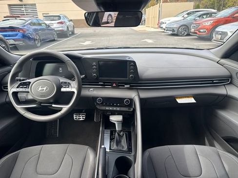 Certified 2025 Hyundai Elantra Sport image 12