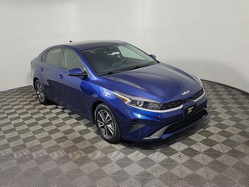 Used 2022 Kia Forte LXS w/ LXS Technology Package FWD image 2