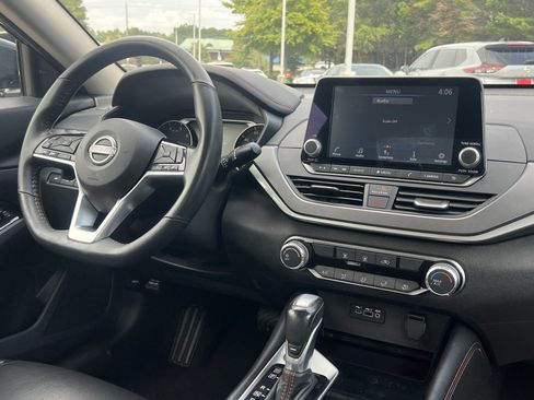 Used 2024 Nissan Altima 2.5 SR FWD image 3