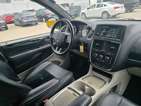 Used 2017 Dodge Grand Caravan SXT FWD image 11