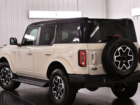 Used 2025 Ford Bronco Outer Banks image 5