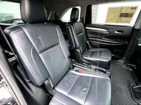 Used 2018 Toyota Highlander XLE AWD/4WD image 18