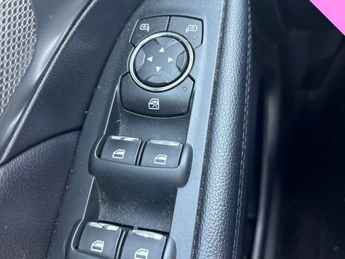 Used 2018 Ford Explorer XLT FWD image 9