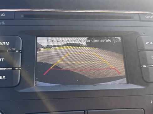 Used 2016 Kia Sedona LX w/ Option Group 020 FWD image 19