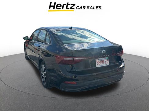 Used 2025 Volkswagen Jetta SE image 4