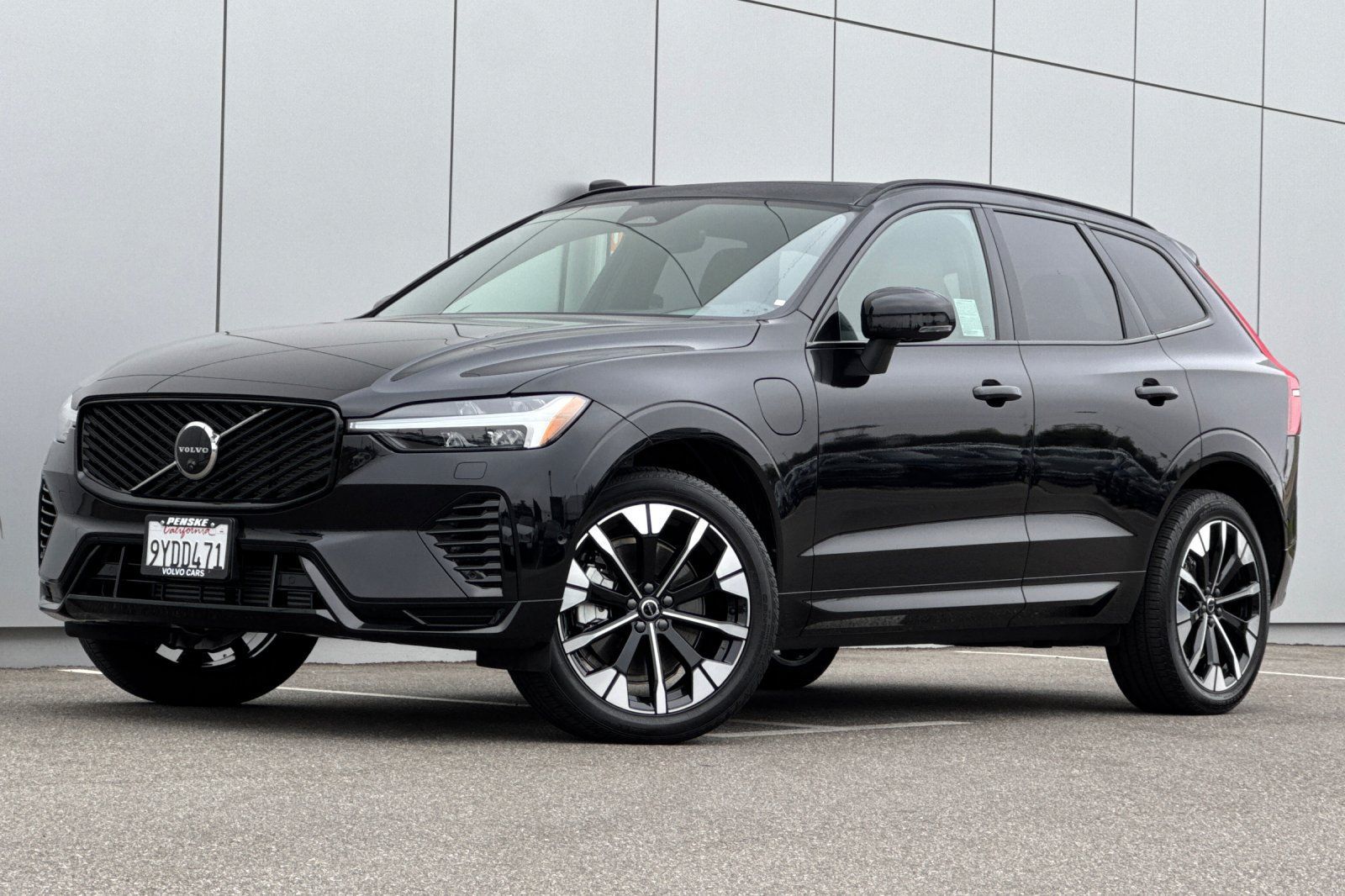 Used 2026 Volvo XC60 T8 Plus w/ Protection Package Premier AWD/4WD image 1