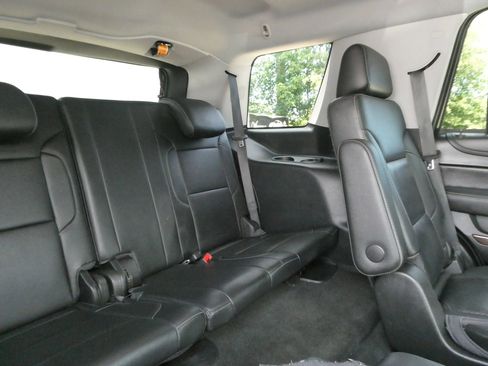 Used 2018 Chevrolet Tahoe LT w/ Luxury Package RWD image 33