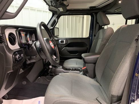 Used 2025 Jeep Gladiator Sport AWD/4WD image 4