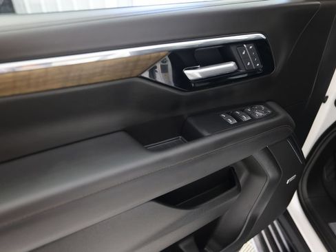 Used 2025 Chevrolet Tahoe High Country AWD/4WD image 17