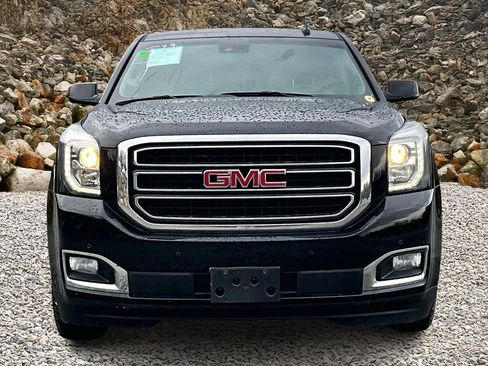 Used 2017 GMC Yukon SLT image 3