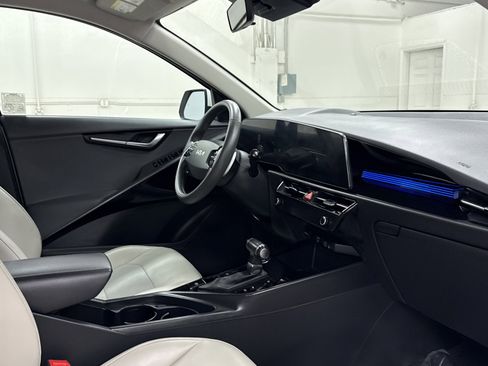 Used 2023 Kia Niro EX image 20