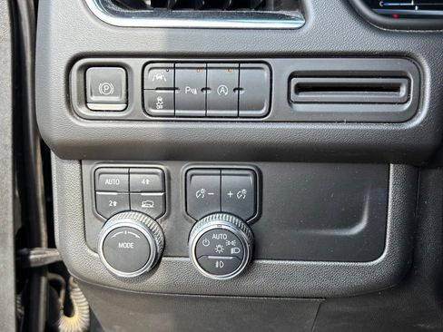 Used 2023 GMC Yukon SLT AWD/4WD image 54