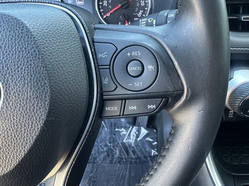 Used 2020 Toyota RAV4 XLE Premium FWD image 17