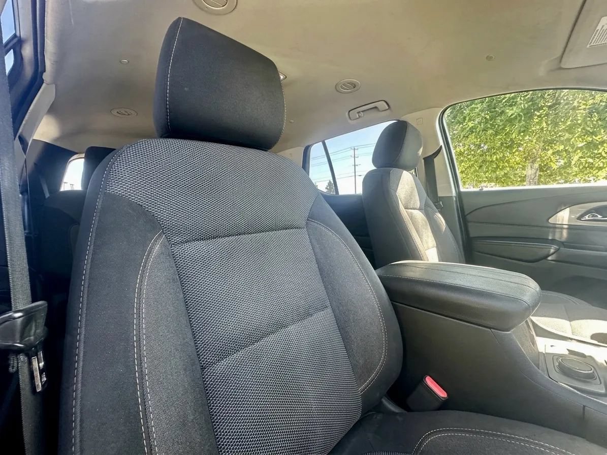 Used 2018 Chevrolet Traverse LT FWD image 12