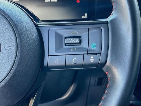 Used 2025 Nissan Kicks SR FWD image 19