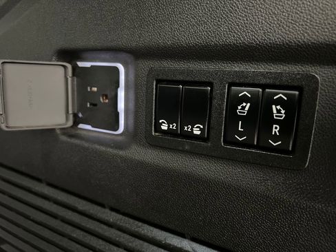 Used 2022 GMC Yukon XL AT4 AWD/4WD image 39