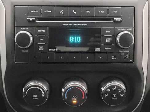 Used 2016 Jeep Compass Latitude FWD image 25