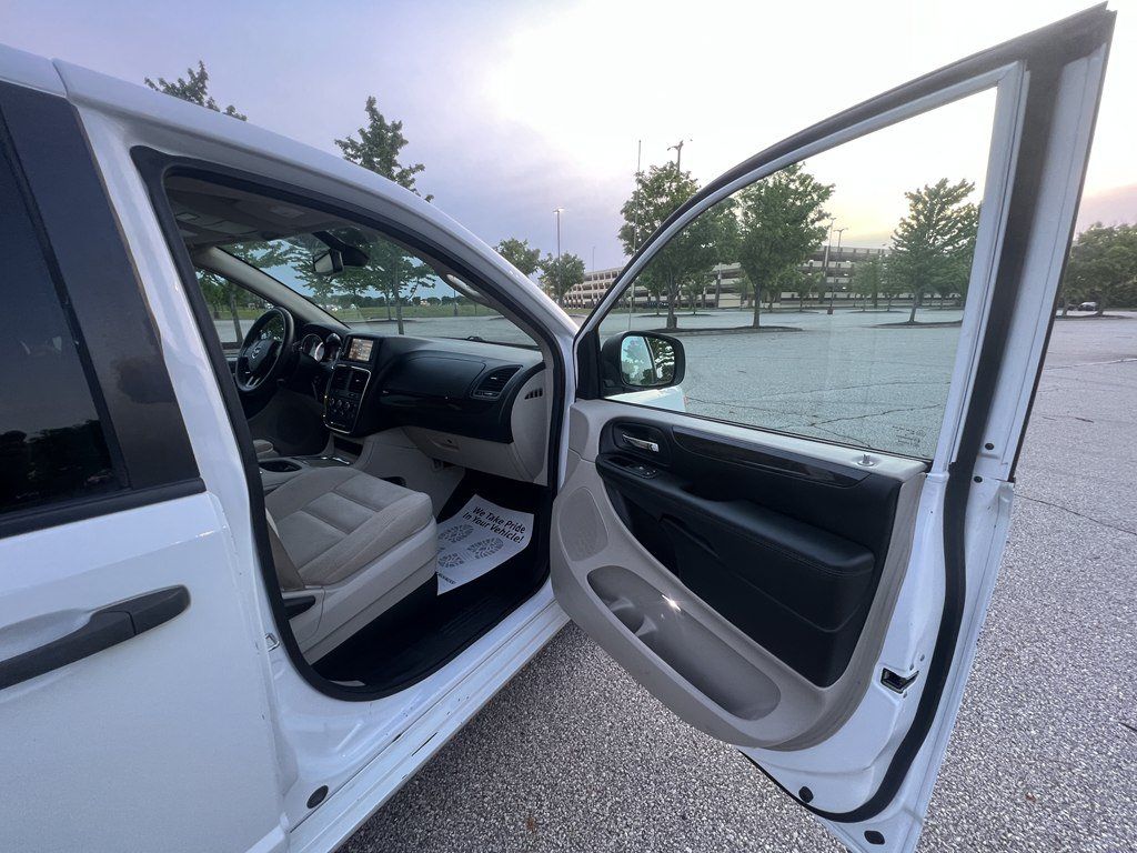 Used 2019 Dodge Grand Caravan SE w/ UConnect Hands-Free Group FWD image 10