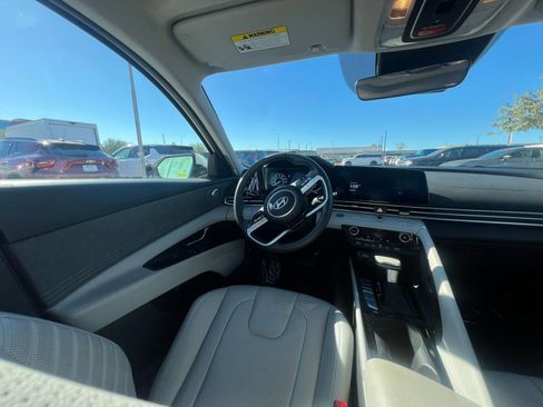 Used 2025 Hyundai Elantra Limited image 34