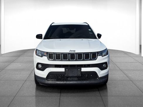 Used 2024 Jeep Compass Latitude AWD/4WD image 2