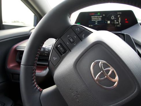 Used 2026 Toyota Prius Plug-In Hybrid FWD image 25