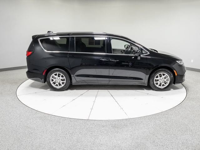 Used 2024 Chrysler Pacifica Touring-L FWD image 32