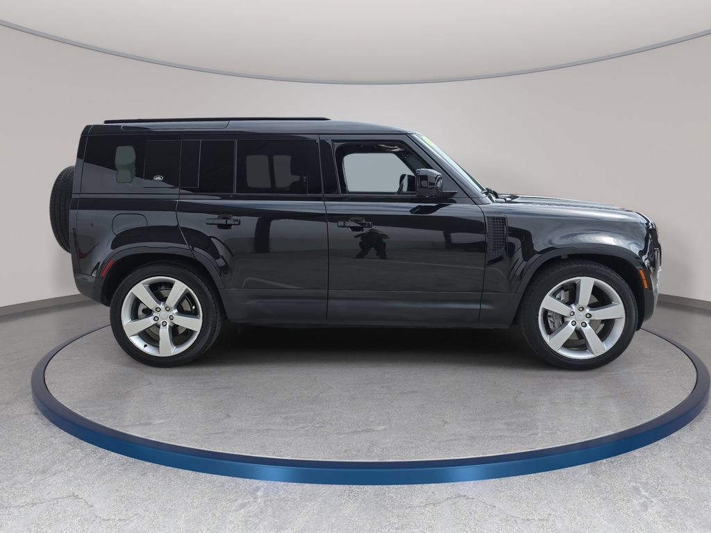 Used 2022 Land Rover Defender 110 SE AWD/4WD image 4