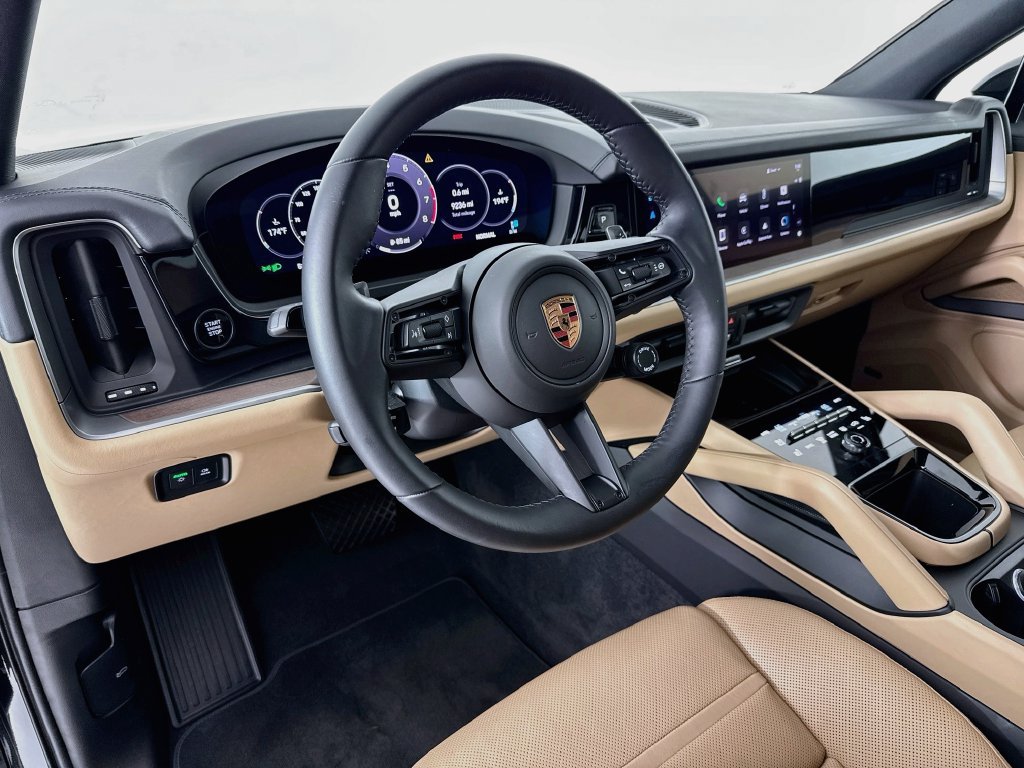 Certified 2025 Porsche Cayenne AWD/4WD image 4