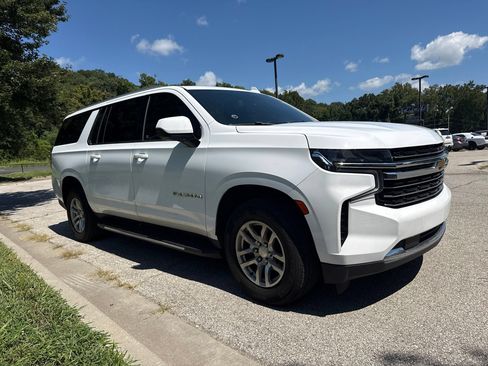 Used 2021 Chevrolet Suburban LT RWD image 3