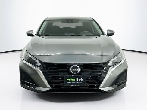 Used 2023 Nissan Altima 2.5 SV FWD image 2