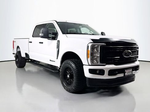 Used 2023 Ford F350 XLT image 3
