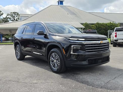 New 2026 Chevrolet Traverse LT FWD image 2
