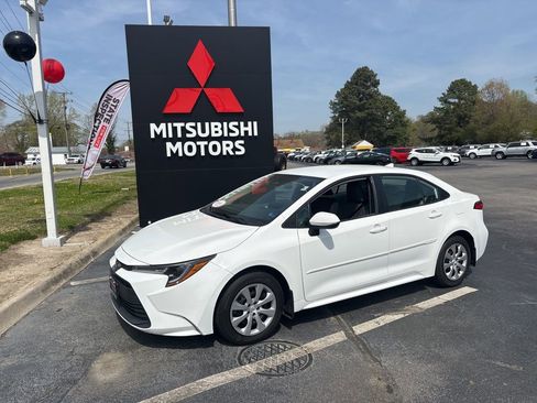 Used 2023 Toyota Corolla LE FWD image 2