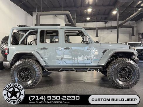 Used 2025 Jeep Wrangler Unlimited Sahara w/ Safety Group AWD/4WD image 1