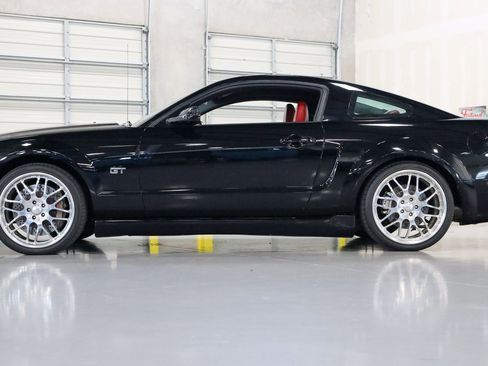 Used 2005 Ford Mustang GT RWD image 8