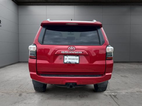 Used 2015 Toyota 4Runner SR5 AWD/4WD image 4