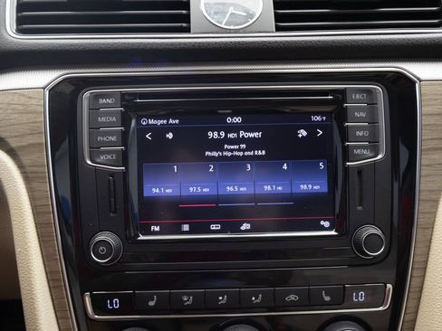 Used 2016 Volkswagen Passat 1.8T SEL Premium FWD image 23