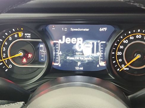 Used 2025 Jeep Gladiator Mojave w/ Convenience Group image 19