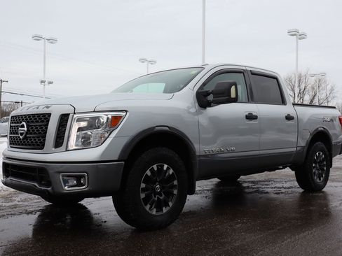 Used 2018 Nissan Titan PRO-4X image 8
