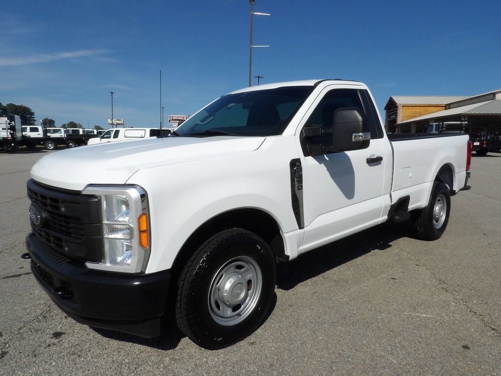Used 2023 Ford F250 XL RWD image 3
