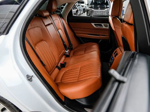 Used 2018 Jaguar XF Portfolio RWD image 45